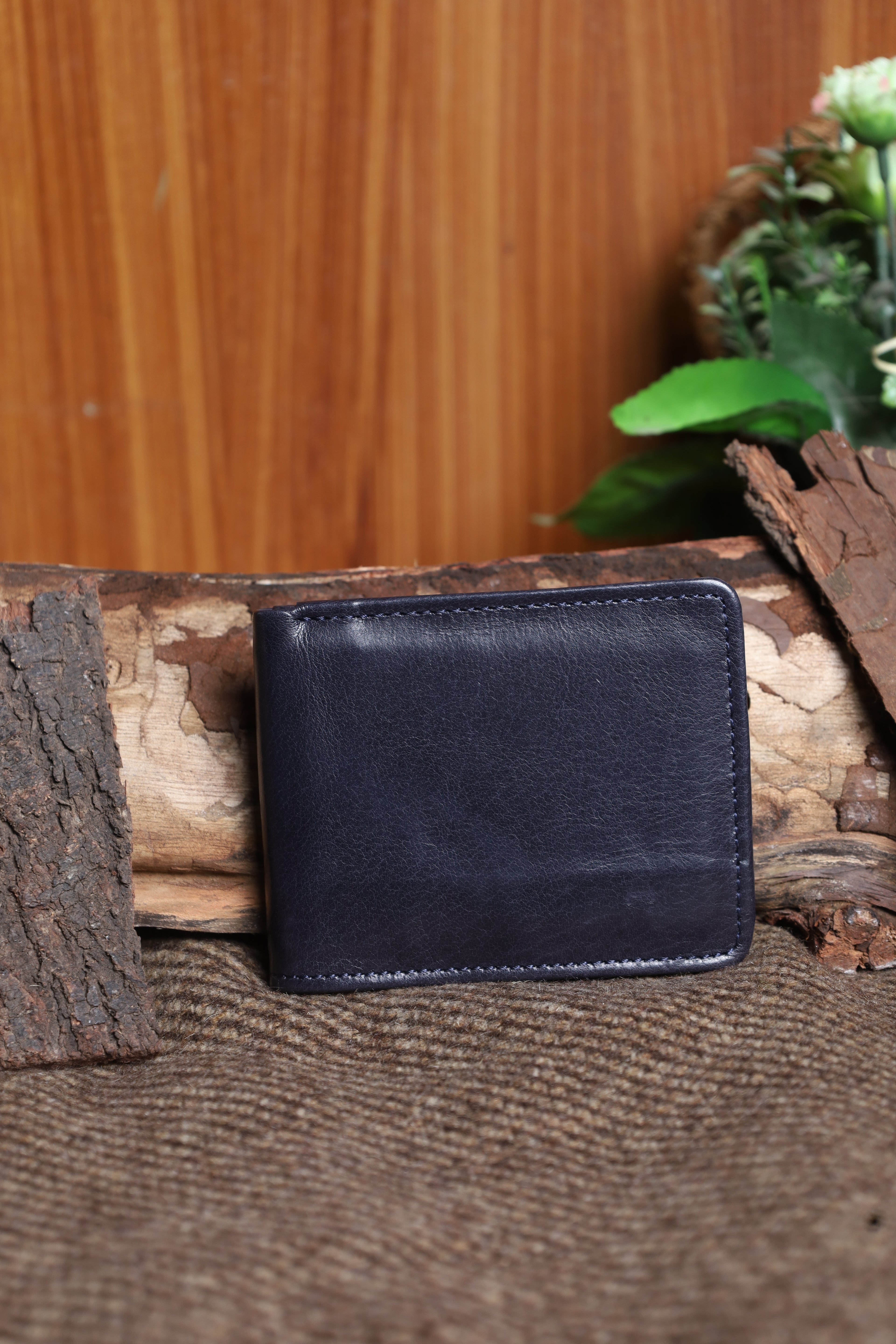 UrbanCoin – Slim Bifold Leather Wallet