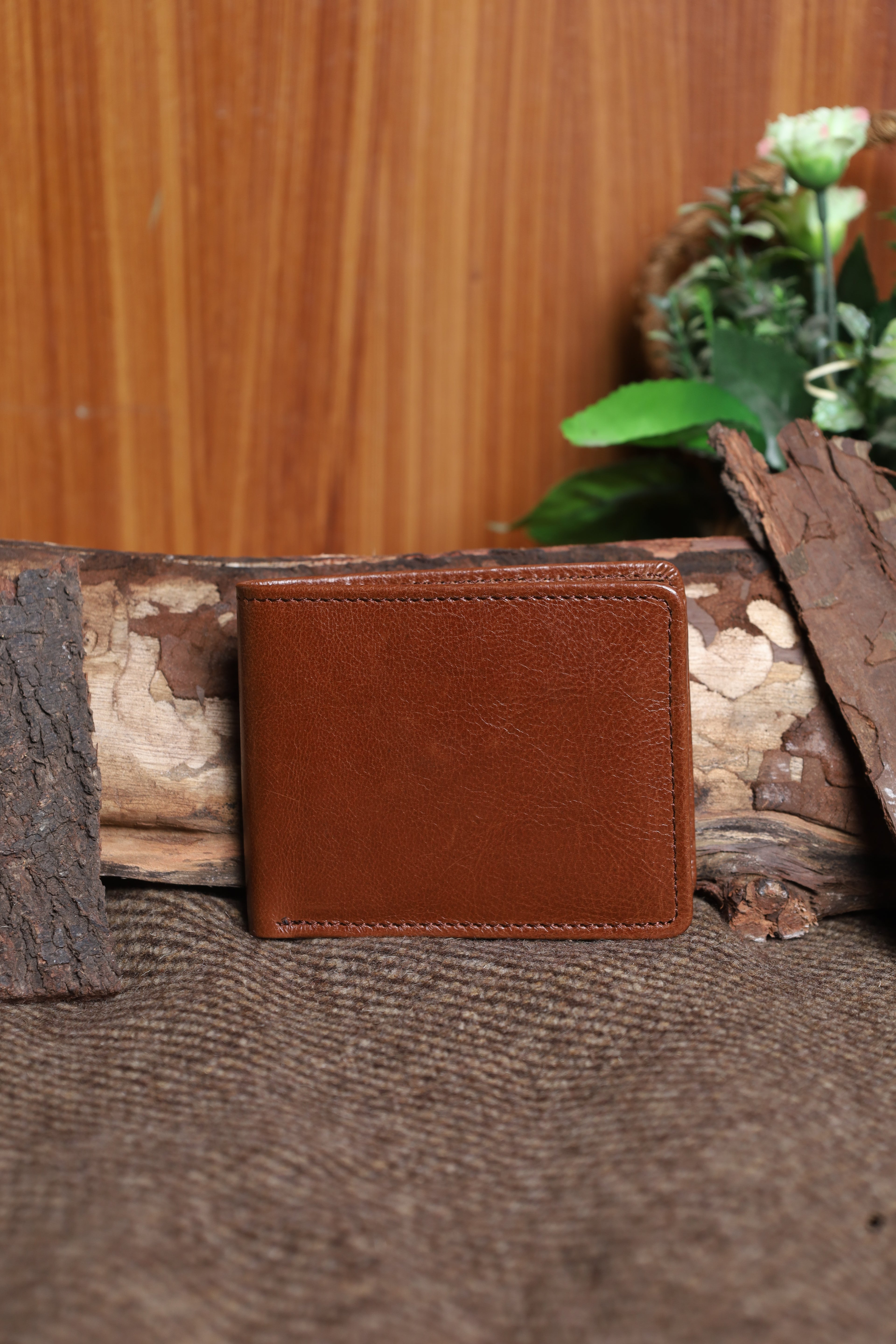 UrbanCoin – Slim Bifold Leather Wallet