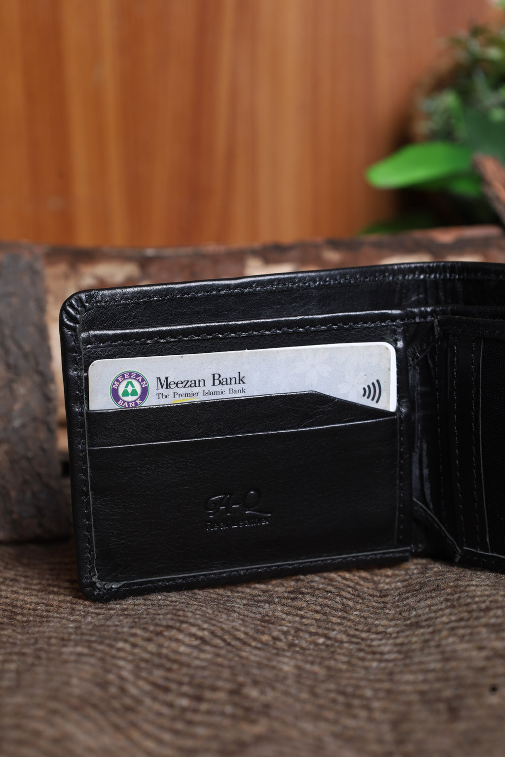 UrbanCoin – Slim Bifold Leather Wallet