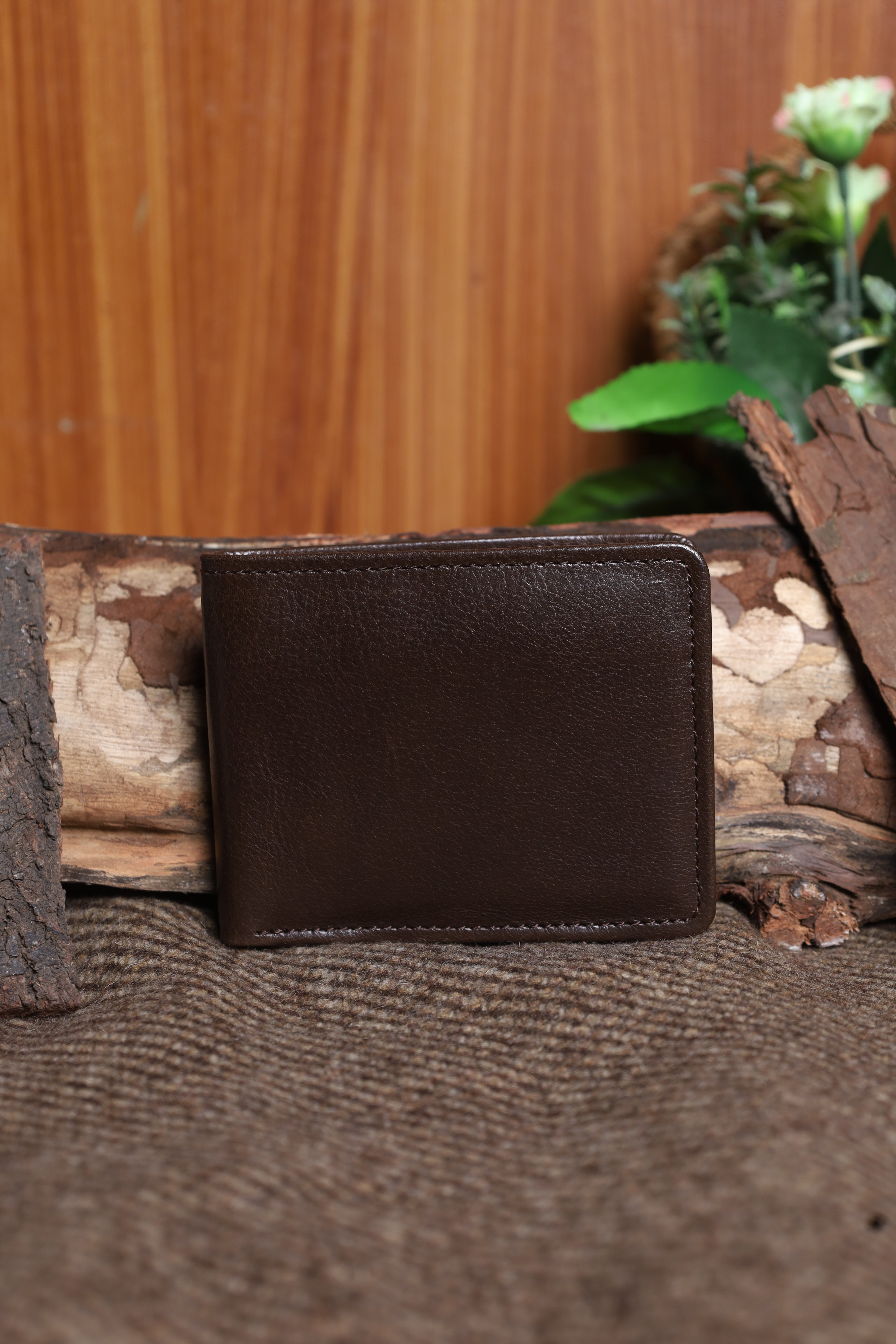UrbanCoin – Slim Bifold Leather Wallet