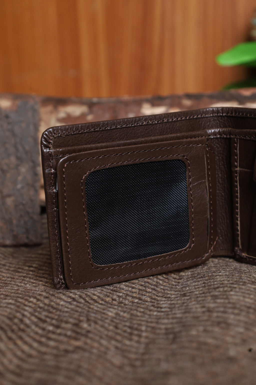 UrbanCoin – Slim Bifold Leather Wallet